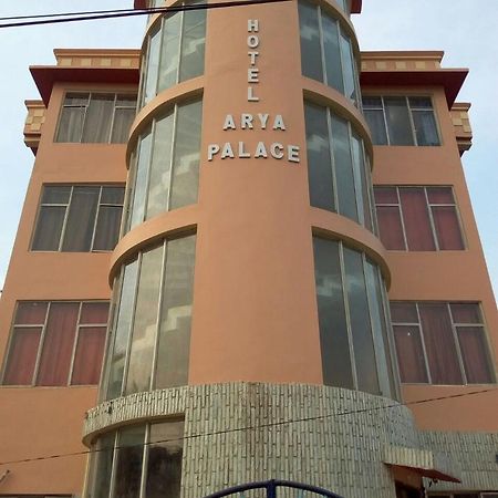 Hotel Arya Palace بوري المظهر الخارجي الصورة
