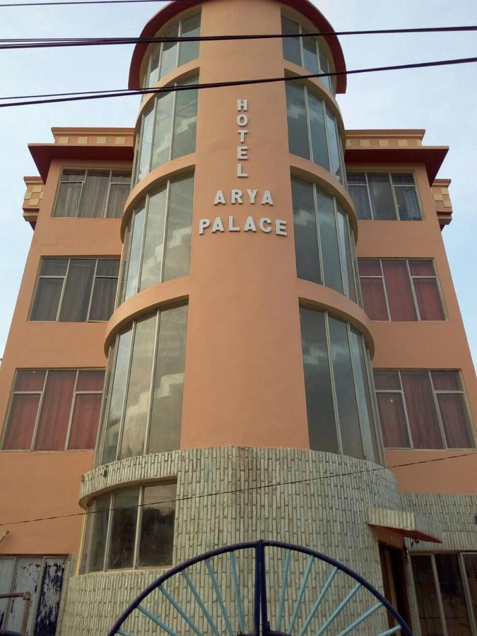 Hotel Arya Palace بوري المظهر الخارجي الصورة