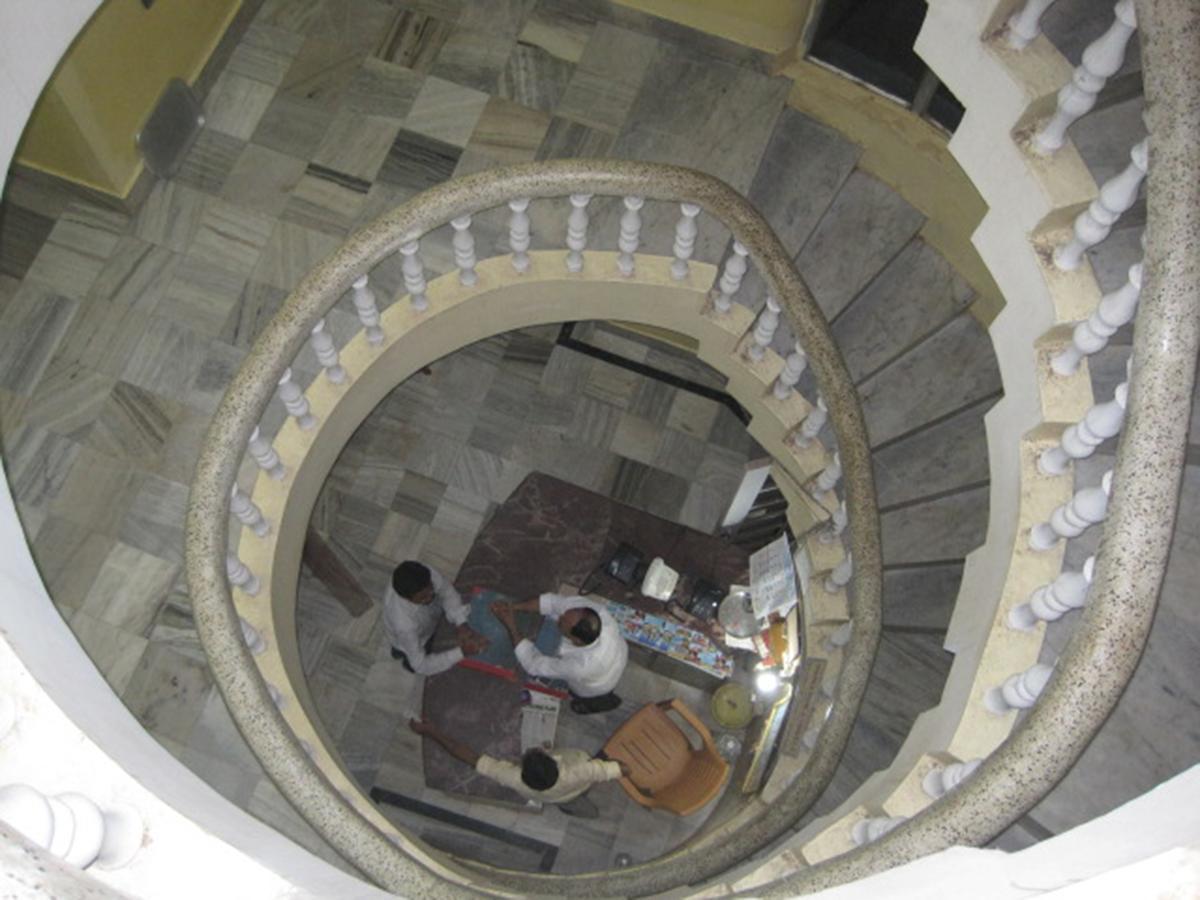 Hotel Arya Palace بوري المظهر الخارجي الصورة